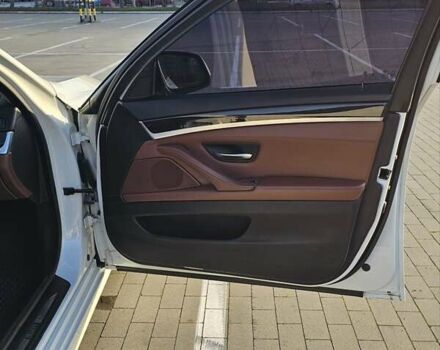 Білий БМВ 5 Серія, об'ємом двигуна 2 л та пробігом 128 тис. км за 17700 $, фото 19 на Automoto.ua
