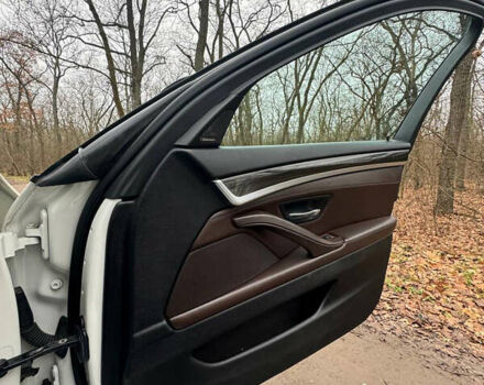 Белый БМВ 5 Серия, объемом двигателя 3 л и пробегом 144 тыс. км за 19000 $, фото 18 на Automoto.ua