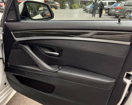 Белый БМВ 5 Серия, объемом двигателя 2.99 л и пробегом 202 тыс. км за 24000 $, фото 13 на Automoto.ua