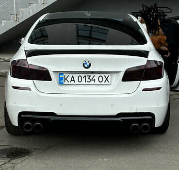 БМВ 5 Серия 2015 в Киеве на Automoto.ua Белый БМВ 5 Серия, объемом двигателя 2.98 л и пробегом 147 тыс. км за 17000 $, фото 8 на Automoto.ua