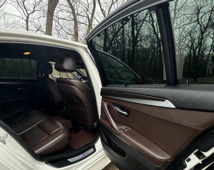 Белый БМВ 5 Серия, объемом двигателя 3 л и пробегом 144 тыс. км за 19000 $, фото 12 на Automoto.ua