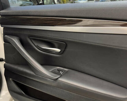 Белый БМВ 5 Серия, объемом двигателя 2.99 л и пробегом 202 тыс. км за 24000 $, фото 10 на Automoto.ua