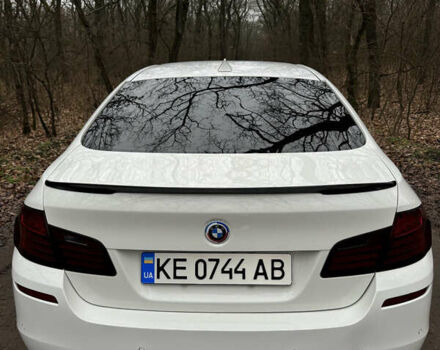 Белый БМВ 5 Серия, объемом двигателя 3 л и пробегом 144 тыс. км за 19000 $, фото 4 на Automoto.ua