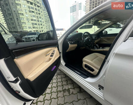 Білий БМВ 5 Серія, об'ємом двигуна 2 л та пробігом 195 тис. км за 14300 $, фото 8 на Automoto.ua