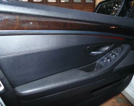 Білий БМВ 5 Серія, об'ємом двигуна 3 л та пробігом 77 тис. км за 10000 $, фото 13 на Automoto.ua