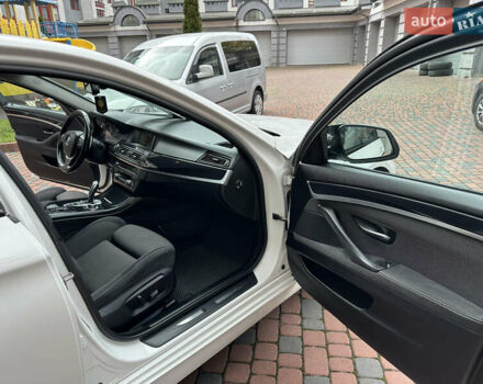 БМВ 5 Серия 2016 в Ивано-Франковске на Automoto.ua Белый БМВ 5 Серия, объемом двигателя 2 л и пробегом 230 тыс. км за 15450 $, фото 145 на Automoto.ua