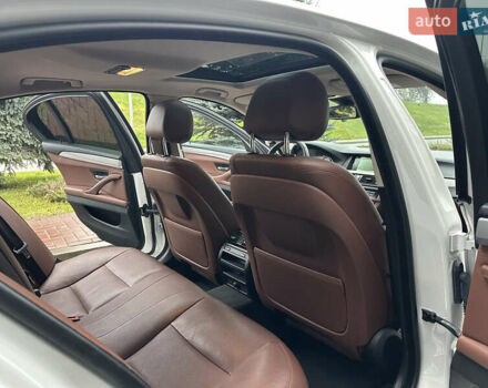 Белый БМВ 5 Серия, объемом двигателя 3 л и пробегом 156 тыс. км за 20499 $, фото 64 на Automoto.ua