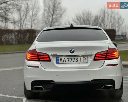 Белый БМВ 5 Серия, объемом двигателя 3 л и пробегом 156 тыс. км за 20499 $, фото 24 на Automoto.ua
