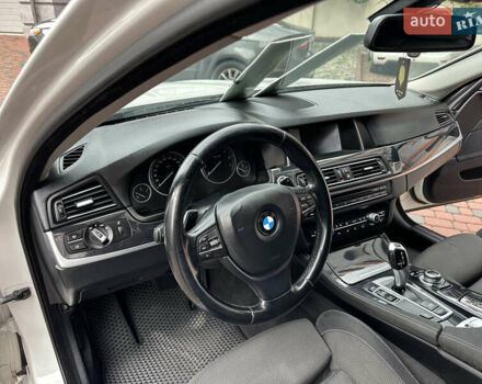 БМВ 5 Серия 2016 в Ивано-Франковске на Automoto.ua Белый БМВ 5 Серия, объемом двигателя 2 л и пробегом 230 тыс. км за 15450 $, фото 107 на Automoto.ua