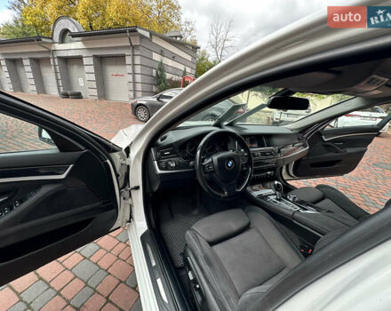 БМВ 5 Серия 2016 в Ивано-Франковске на Automoto.ua Белый БМВ 5 Серия, объемом двигателя 2 л и пробегом 230 тыс. км за 15450 $, фото 138 на Automoto.ua