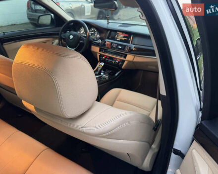 Білий БМВ 5 Серія, об'ємом двигуна 3 л та пробігом 155 тис. км за 17700 $, фото 30 на Automoto.ua