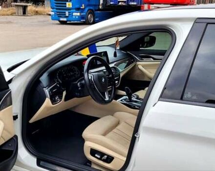 Белый БМВ 5 Серия, объемом двигателя 3 л и пробегом 113 тыс. км за 32000 $, фото 3 на Automoto.ua