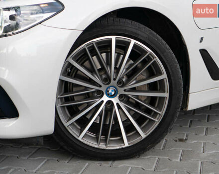 Белый БМВ 5 Серия, объемом двигателя 2 л и пробегом 178 тыс. км за 28400 $, фото 3 на Automoto.ua
