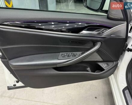 Белый БМВ 5 Серия, объемом двигателя 2.99 л и пробегом 245 тыс. км за 33000 $, фото 6 на Automoto.ua