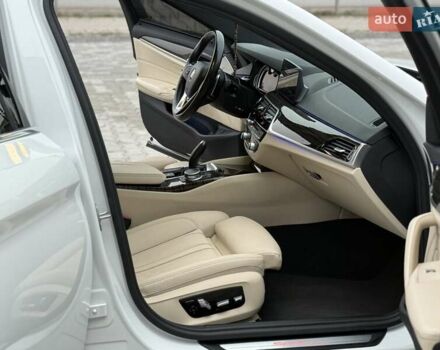 Білий БМВ 5 Серія, об'ємом двигуна 2 л та пробігом 153 тис. км за 23900 $, фото 26 на Automoto.ua