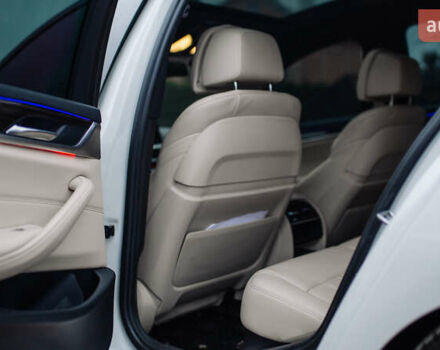 Белый БМВ 5 Серия, объемом двигателя 3 л и пробегом 139 тыс. км за 35000 $, фото 39 на Automoto.ua