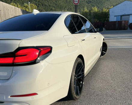 Белый БМВ 5 Серия, объемом двигателя 2 л и пробегом 175 тыс. км за 27000 $, фото 1 на Automoto.ua