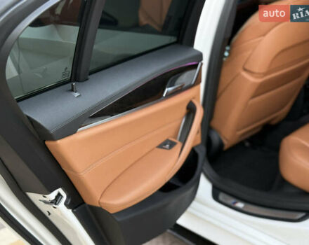 Белый БМВ 5 Серия, объемом двигателя 3 л и пробегом 163 тыс. км за 31500 $, фото 26 на Automoto.ua