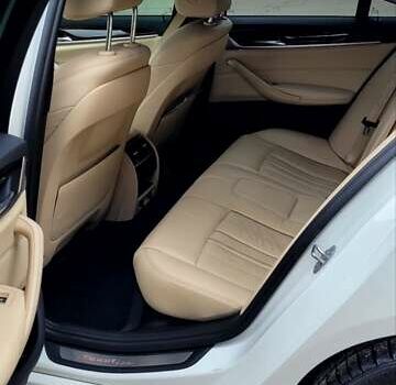 Белый БМВ 5 Серия, объемом двигателя 3 л и пробегом 113 тыс. км за 32000 $, фото 4 на Automoto.ua