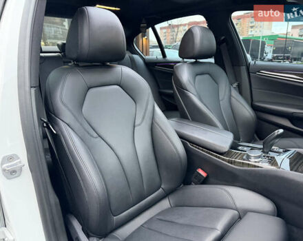 Білий БМВ 5 Серія, об'ємом двигуна 2 л та пробігом 74 тис. км за 26500 $, фото 44 на Automoto.ua