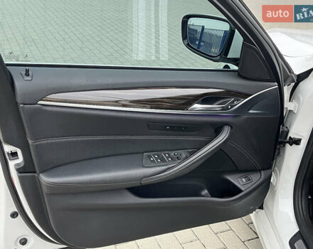 Белый БМВ 5 Серия, объемом двигателя 2 л и пробегом 196 тыс. км за 23000 $, фото 18 на Automoto.ua