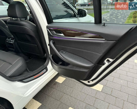 Білий БМВ 5 Серія, об'ємом двигуна 2 л та пробігом 74 тис. км за 26500 $, фото 31 на Automoto.ua