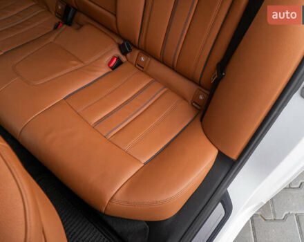 Белый БМВ 5 Серия, объемом двигателя 2 л и пробегом 178 тыс. км за 28400 $, фото 43 на Automoto.ua