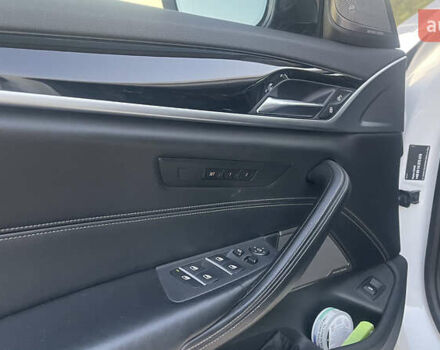 Белый БМВ 5 Серия, объемом двигателя 2.99 л и пробегом 245 тыс. км за 36000 $, фото 23 на Automoto.ua