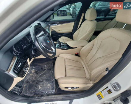 Белый БМВ 5 Серия, объемом двигателя 2 л и пробегом 135 тыс. км за 26500 $, фото 27 на Automoto.ua