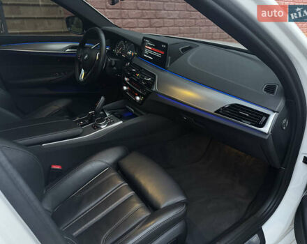 Білий БМВ 5 Серія, об'ємом двигуна 2 л та пробігом 123 тис. км за 31900 $, фото 22 на Automoto.ua