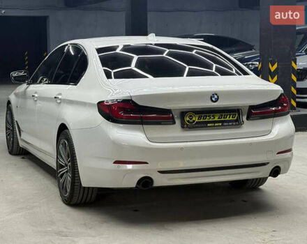Белый БМВ 5 Серия, объемом двигателя 2.99 л и пробегом 245 тыс. км за 33000 $, фото 3 на Automoto.ua