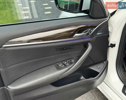 Білий БМВ 5 Серія, об'ємом двигуна 2 л та пробігом 74 тис. км за 26500 $, фото 23 на Automoto.ua