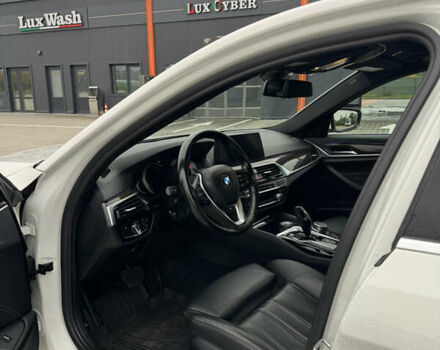 Белый БМВ 5 Серия, объемом двигателя 2 л и пробегом 157 тыс. км за 24500 $, фото 10 на Automoto.ua