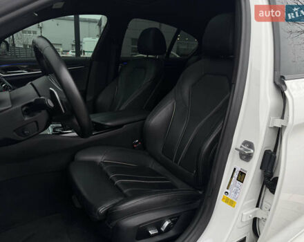 Білий БМВ 5 Серія, об'ємом двигуна 2 л та пробігом 187 тис. км за 25900 $, фото 58 на Automoto.ua