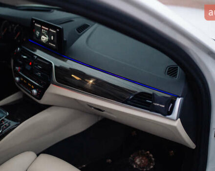 Белый БМВ 5 Серия, объемом двигателя 3 л и пробегом 139 тыс. км за 35000 $, фото 63 на Automoto.ua