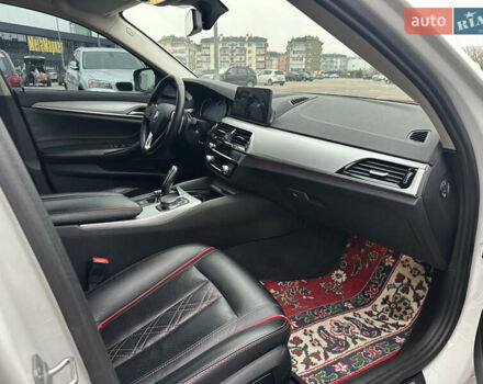 Белый БМВ 5 Серия, объемом двигателя 3 л и пробегом 220 тыс. км за 29950 $, фото 11 на Automoto.ua
