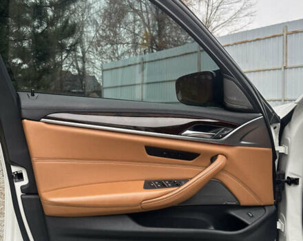 Белый БМВ 5 Серия, объемом двигателя 3 л и пробегом 129 тыс. км за 35300 $, фото 13 на Automoto.ua