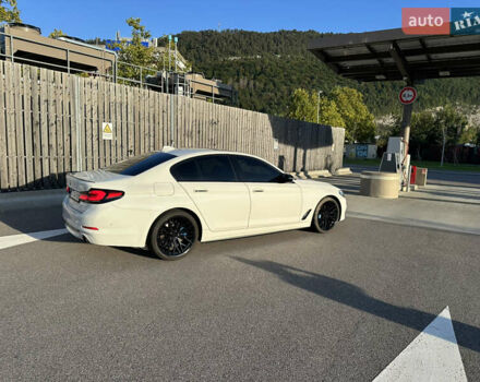 Белый БМВ 5 Серия, объемом двигателя 2 л и пробегом 175 тыс. км за 27000 $, фото 3 на Automoto.ua