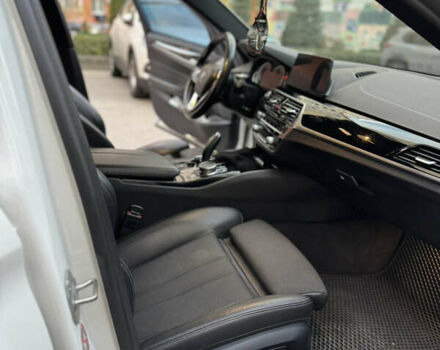 Білий БМВ 5 Серія, об'ємом двигуна 2.99 л та пробігом 290 тис. км за 28000 $, фото 7 на Automoto.ua