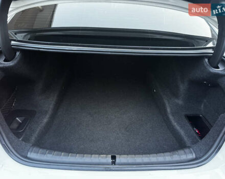 Білий БМВ 5 Серія, об'ємом двигуна 2 л та пробігом 123 тис. км за 31900 $, фото 27 на Automoto.ua