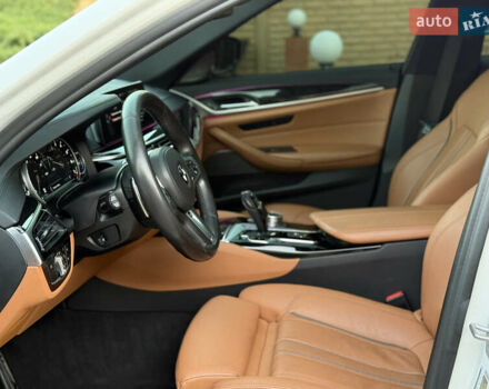 Белый БМВ 5 Серия, объемом двигателя 3 л и пробегом 163 тыс. км за 31500 $, фото 32 на Automoto.ua