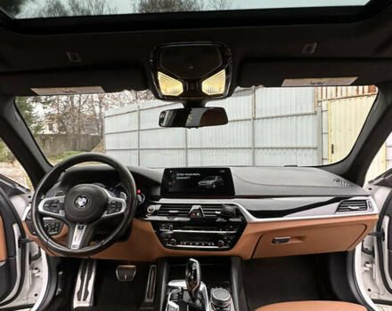 Белый БМВ 5 Серия, объемом двигателя 3 л и пробегом 129 тыс. км за 35300 $, фото 18 на Automoto.ua