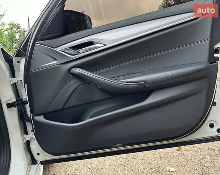 БМВ 5 Серия 2017 в Львове на Automoto.ua Белый БМВ 5 Серия, объемом двигателя 2 л и пробегом 107 тыс. км за 27500 $, фото 11 на Automoto.ua