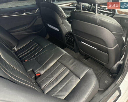 Белый БМВ 5 Серия, объемом двигателя 3 л и пробегом 132 тыс. км за 31500 $, фото 18 на Automoto.ua