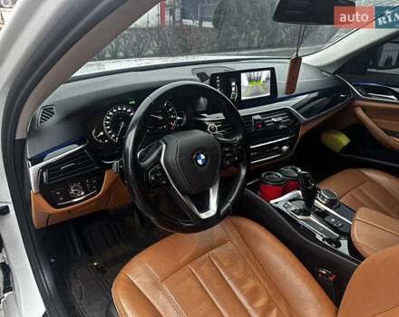 Белый БМВ 5 Серия, объемом двигателя 2 л и пробегом 221 тыс. км за 21500 $, фото 8 на Automoto.ua