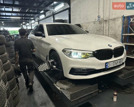 Белый БМВ 5 Серия, объемом двигателя 2 л и пробегом 175 тыс. км за 27000 $, фото 6 на Automoto.ua