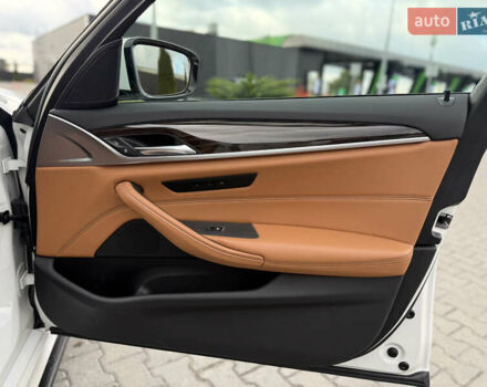 Білий БМВ 5 Серія, об'ємом двигуна 3 л та пробігом 128 тис. км за 40999 $, фото 24 на Automoto.ua