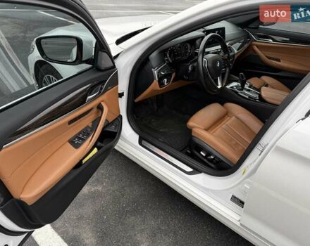 Белый БМВ 5 Серия, объемом двигателя 3 л и пробегом 145 тыс. км за 31000 $, фото 15 на Automoto.ua