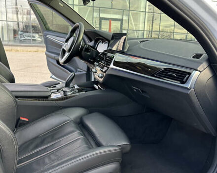 Белый БМВ 5 Серия, объемом двигателя 3 л и пробегом 131 тыс. км за 33000 $, фото 19 на Automoto.ua