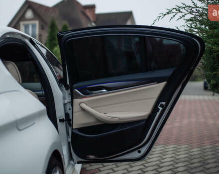 Белый БМВ 5 Серия, объемом двигателя 3 л и пробегом 139 тыс. км за 35000 $, фото 43 на Automoto.ua